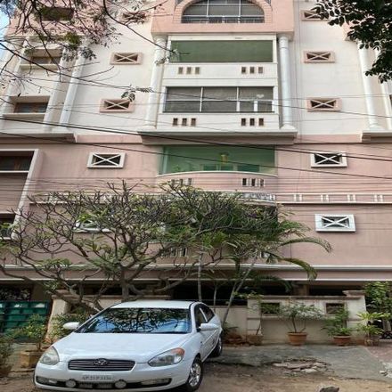 Rent this 3 bed apartment on SBI branch in Raj Bhavan Road, Ward 97 Somajiguda