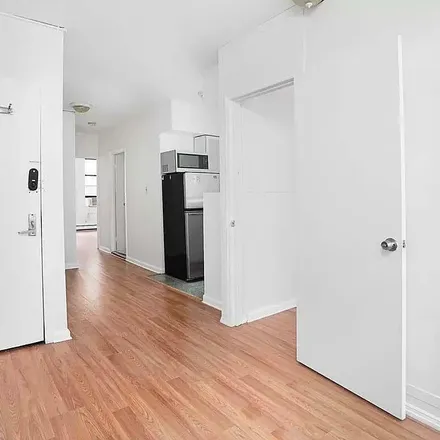 Image 6 - 51 Avenue B, New York, NY 10009, USA - Apartment for rent