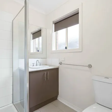 Image 5 - 22 Drover Avenue, Manor Lakes VIC 3024, Australia - Apartment for rent