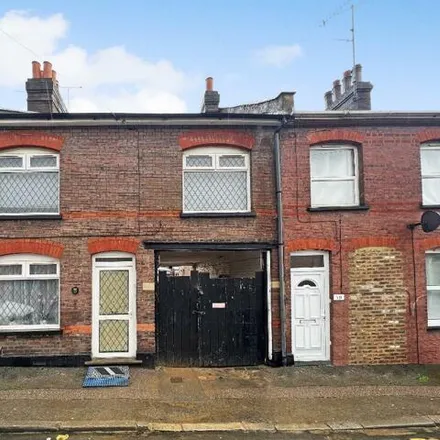 Buy this 4 bed townhouse on Arthur Street in Luton, LU1 3SF