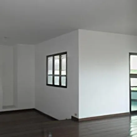 Rent this 4 bed apartment on Frawanny in Rua Silva Jardim 320, Centro