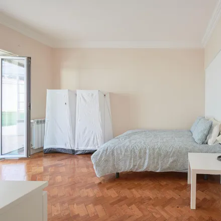 Rent this 14 bed room on Rua Carlos Malheiro Dias 11 in 1700-108 Lisbon, Portugal