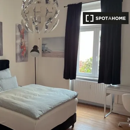 Rent this 4 bed room on Glauburgstraße 91 in 60318 Frankfurt, Germany
