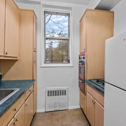 Image 5 - 6300 Riverdale Avenue, New York, NY 10471, USA - Apartment for sale