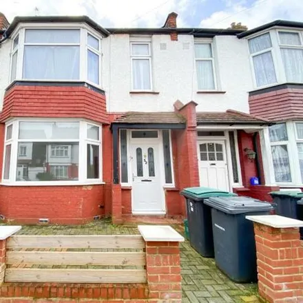 Rent this 3 bed townhouse on Higham Road in London, N17 6NQ