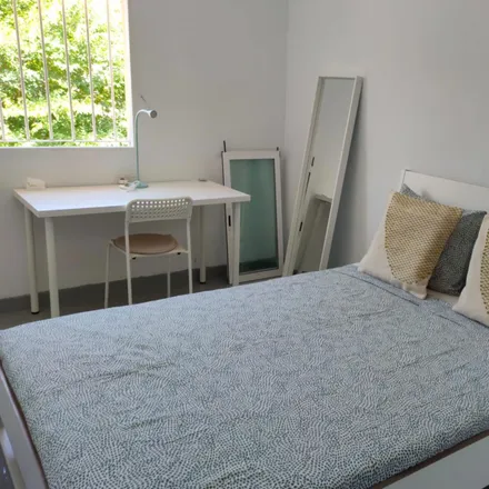 Rent this 3 bed room on Carrer d'Amadís de Gaula in 8, 46022 Valencia