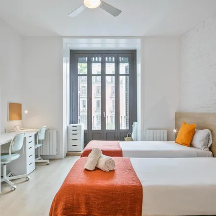 Rent this 3 bed room on Carrer de Balmes in 45, 47