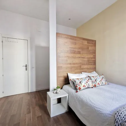 Rent this 5 bed room on Teatro Valle-Inclán in Plaza de Lavapiés, 28012 Madrid