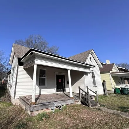 Buy this 2 bed house on 1938 South Gaines Street in Little Rock, AR 72206