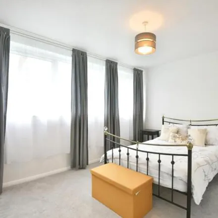 Image 4 - Dorrington Court, South Norwood Hill, London, SE25 6DF, United Kingdom - Apartment for sale