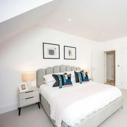 Image 9 - Orpington Station, Crofton Road, Tubbenden, London, BR6 8AE, United Kingdom - Apartment for sale