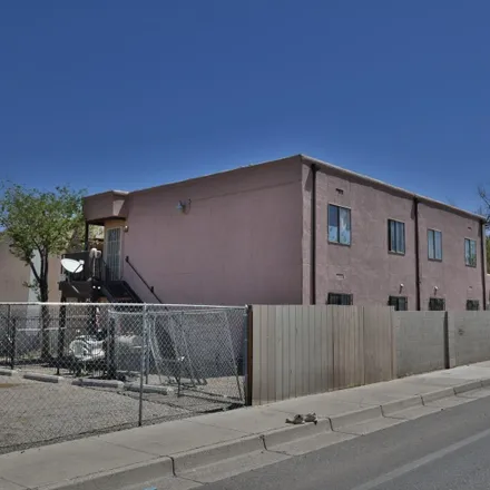Image 3 - 146 Rhode Island Street Southeast, Albuquerque, NM 87108, USA - Duplex for sale