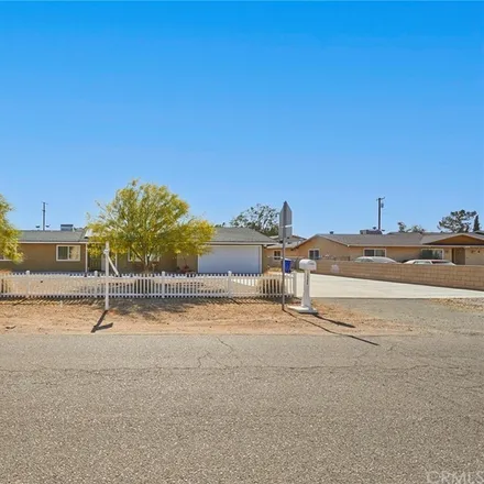 Image 2 - 12990 Pawnee Road, Apple Valley, CA 92308, USA - House for sale