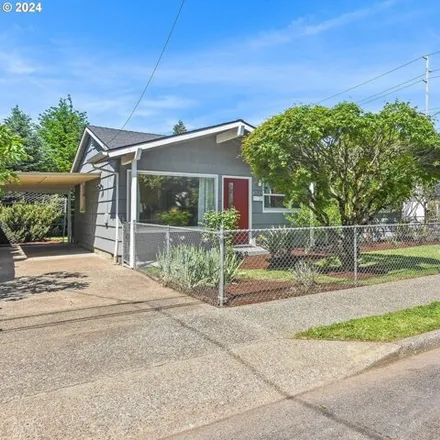 Buy this 3 bed house on 4521 Southeast 75th Avenue in Portland, OR 97206