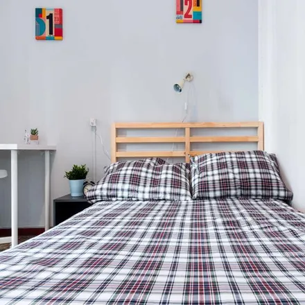 Rent this 5 bed room on Via Ferrante Aporti in 52, 20125 Milan MI