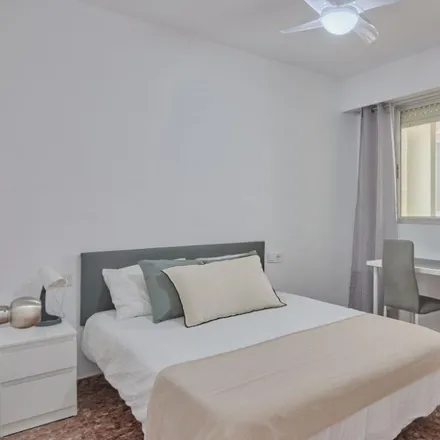 Rent this 7 bed room on Avinguda del Primat Reig in 147, 46020 Valencia