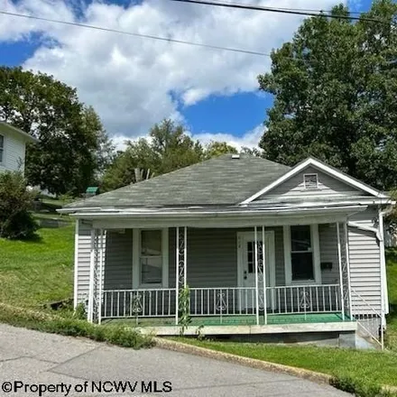 Buy this 2 bed house on 499 West Drive in Clarksburg, WV 26301