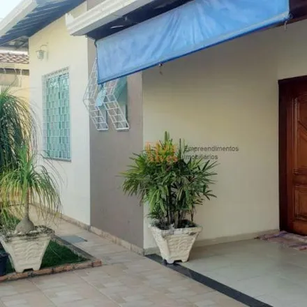 Buy this 3 bed house on Rua Prefeito Alcides Bras in Regional Centro, Betim - MG