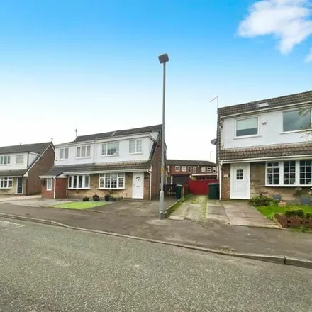Buy this 3 bed duplex on Thimble Close in Wardle, OL12 9QP