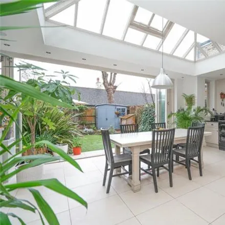 Image 3 - 26 Lynmouth Road, London, N2 9LP, United Kingdom - Townhouse for sale