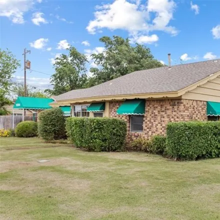 Image 3 - 2891 Manchester Drive, The Village, Oklahoma County, OK 73120, USA - House for sale