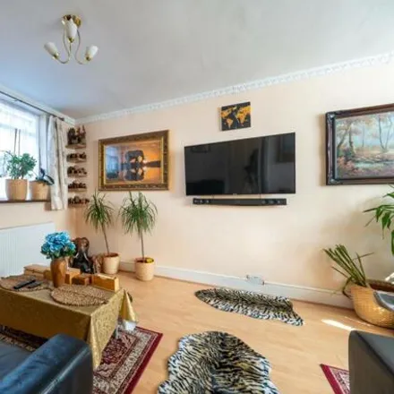 Image 6 - Queensbury Road, London, HA0 1ND, United Kingdom - House for sale