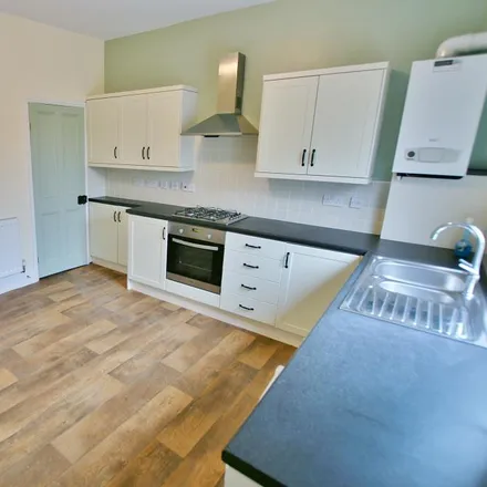 Image 2 - unnamed road, Dronfield, S18 2GW, United Kingdom - Townhouse for rent