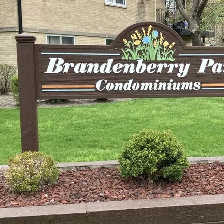 Image 3 - 2429 East Brandenberry Court, Arlington Heights, IL 60004, USA - Condo for sale