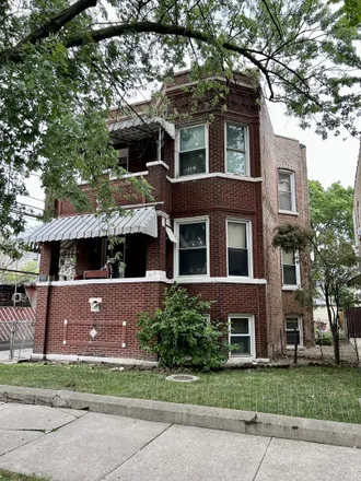 Buy this 5 bed duplex on 3936 West Cornelia Avenue in Chicago, IL 60618