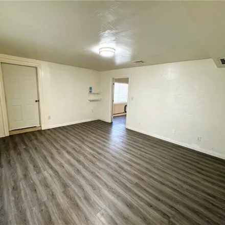 Image 4 - 1861 North Shadow Mountain Place, Las Vegas, NV 89108, USA - House for rent