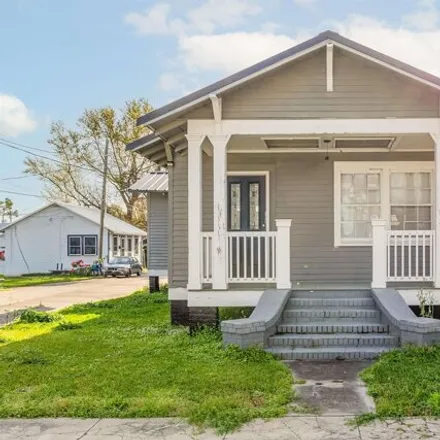 Buy this 2 bed house on 126 Helen Street in Houma, LA 70364