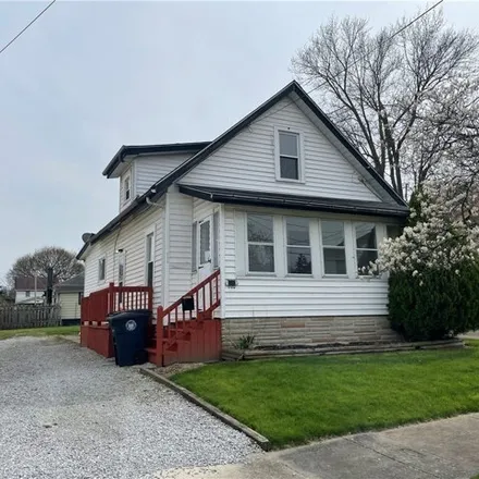 Rent this 3 bed house on 526 Thelma Avenue in Akron, OH 44314