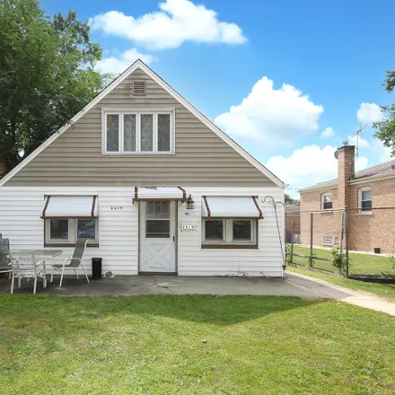 Buy this 4 bed house on 2607 97th Street in Evergreen Park, IL 60805