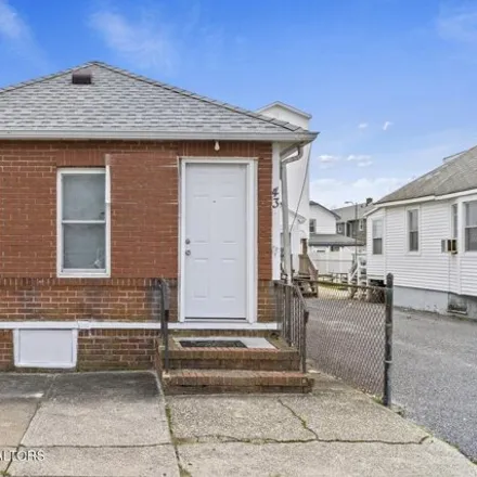 Buy this 6 bed house on Dry Dock Inn in Lincoln Avenue, Seaside Heights