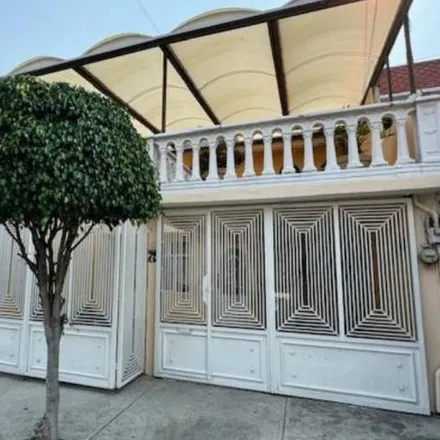 Buy this 4 bed house on Calle Laderas 89 in Conjunto Urbano Sittia, 54760 Cuautitlán Izcalli