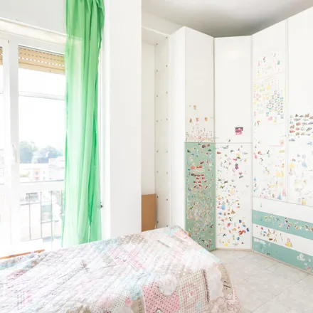 Rent this 3 bed room on Via Roggia Scagna in 1, 20127 Milan MI