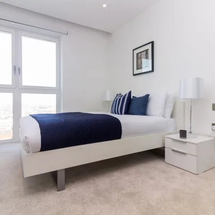 Image 2 - Holy Trinity Priory, Aldgate, London, EC3A 3DH, United Kingdom - Apartment for rent