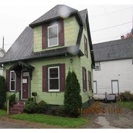 Buy this studio house on 10 Aspen Place in Warren, PA 16365
