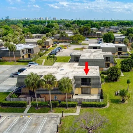 Image 1 - Palm Beach Lakes Community High School, 3505 Shiloh Drive, West Palm Beach, FL 33405, USA - House for sale