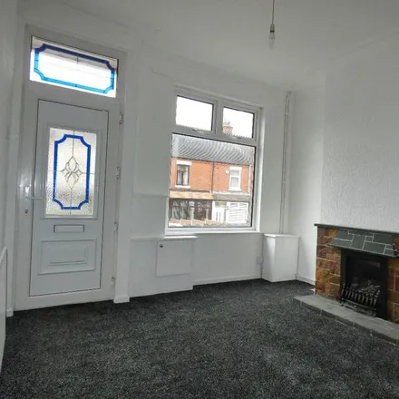 Image 3 - Rodgers Street, Tunstall, ST6 5DY, United Kingdom - Townhouse for rent
