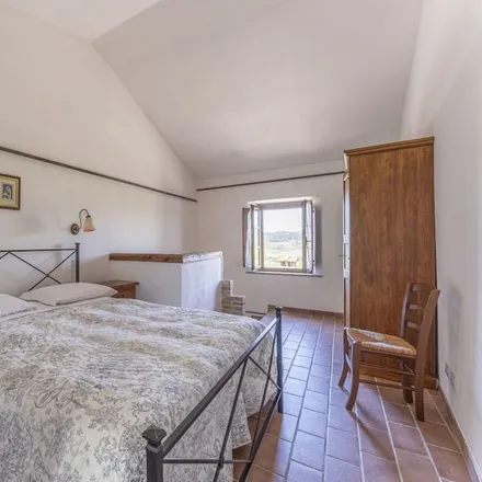 Rent this 3 bed house on 53030 Radicondoli SI