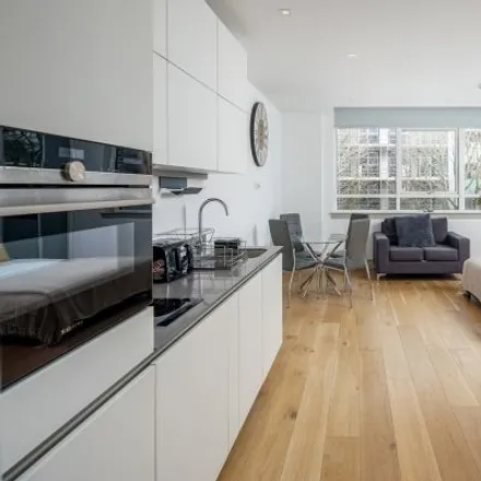 Rent this studio apartment on 52 Lawrence Road in London, N15 4EN