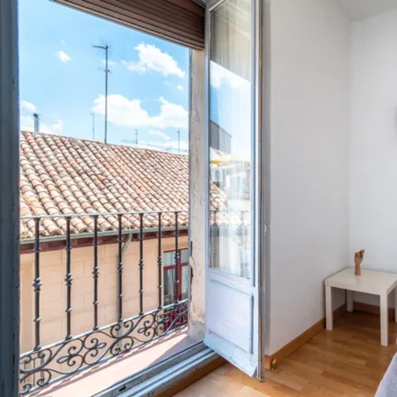 Rent this 5 bed room on Calle de San Vicente Ferrer in 63, 28015 Madrid