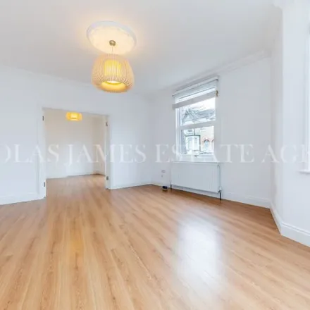 Image 7 - 12 St John's Avenue, London, N11 3BX, United Kingdom - Apartment for rent