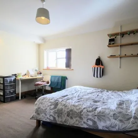 Rent this 6 bed duplex on 10 in 12 Morris Crescent, Oxford