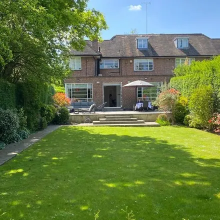 Rent this 5 bed apartment on Litchfield Way in London, NW11 6NX