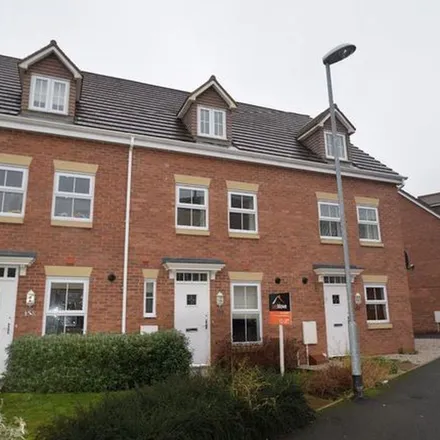 Rent this 3 bed townhouse on Johnstone Close in Telford and Wrekin, TF2 7DA