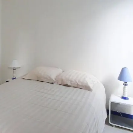Rent this 2 bed duplex on Étables-sur-Mer Rue Pasteur in Rue Pasteur, 22680 Binic-Étables-sur-Mer