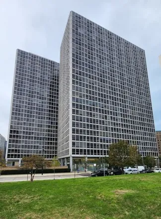 Rent this 3 bed condo on Commonwealth Plaza West in 340 West Diversey Parkway, Chicago