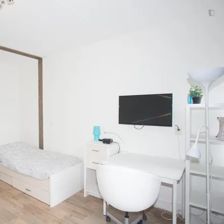Rent this 4 bed room on Gasthuislaan 232 in 2611 RC Delft, Netherlands